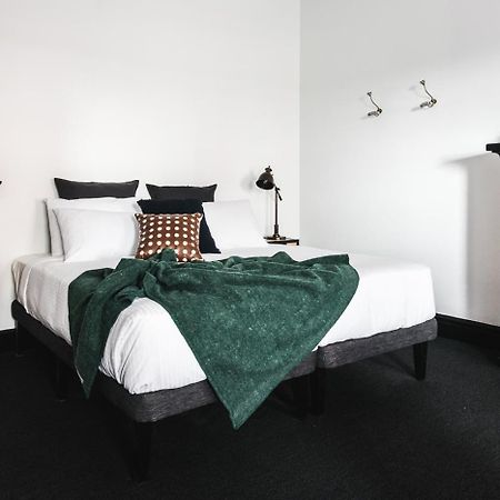Sydney Park Hotel Room photo